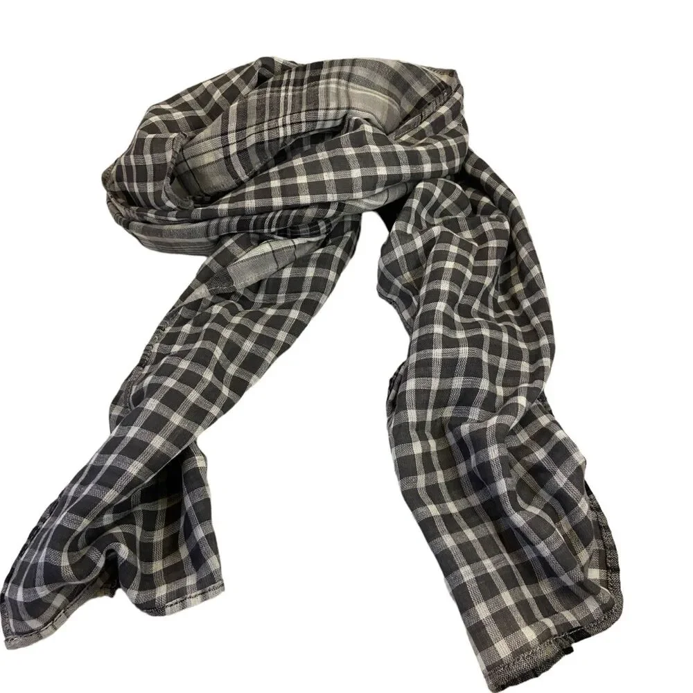 #6234 Black white and gray scarf lighweight 13x71 inches